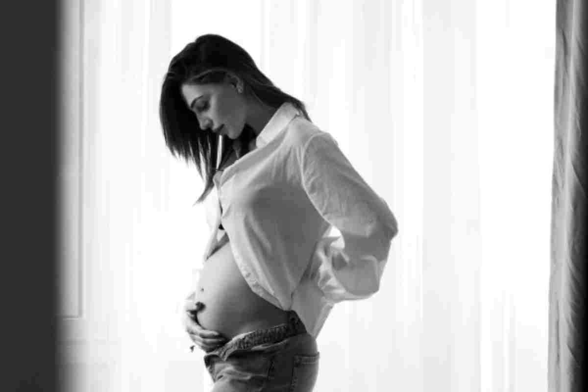 Anna Tatangelo incinta foto su Instagram