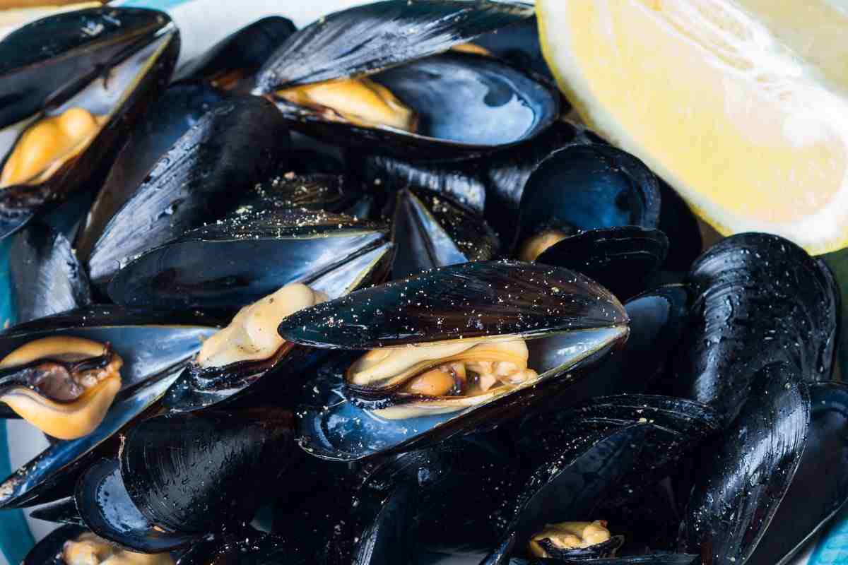 cozze con limone e pepe