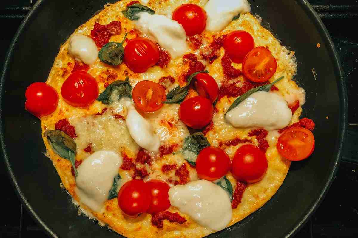 frittata pomodori e mozzarella