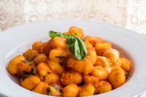 gnocchi crema verdure e mozzarella