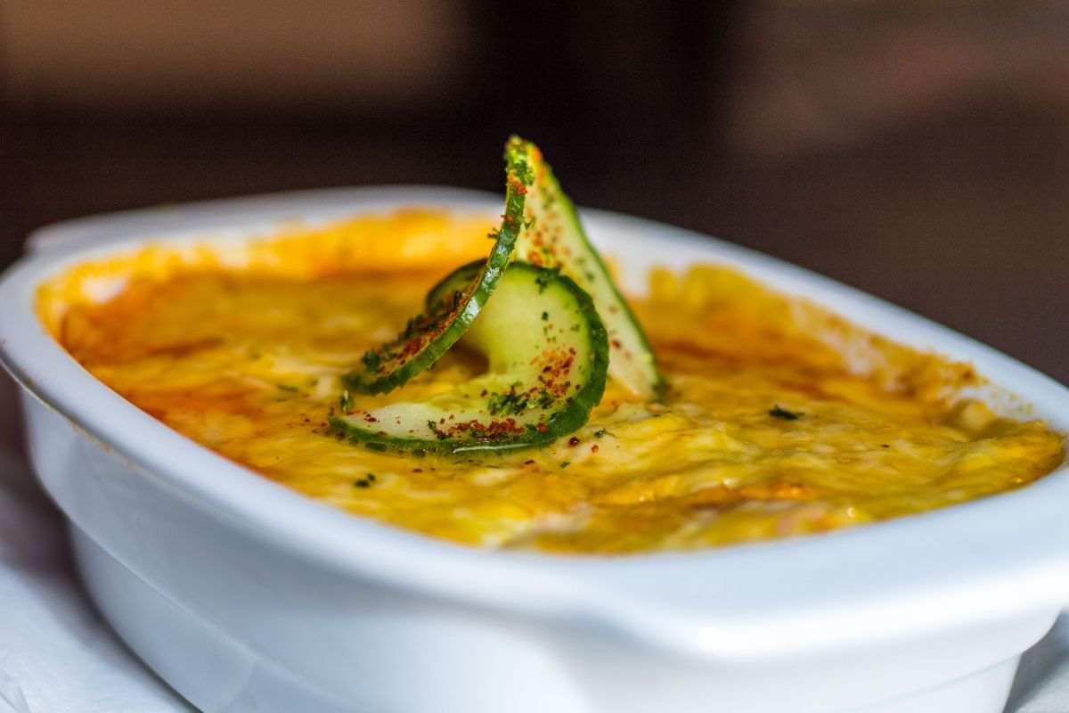 parmigiana di zucchine in una pirofila
