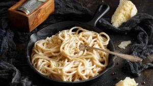 spaghetti cacio e pepe