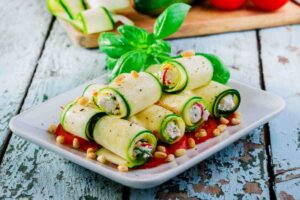 involtini zucchine su un piatto