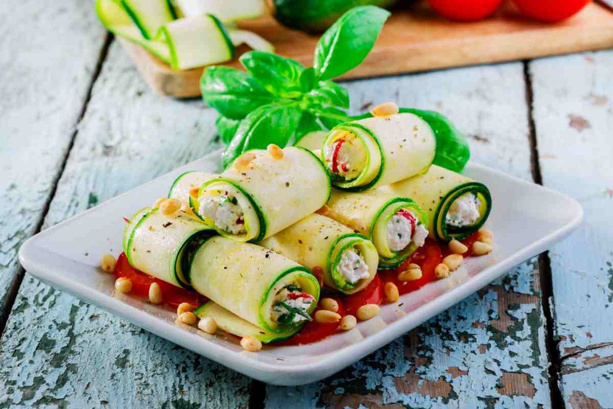 involtini zucchine su un piatto