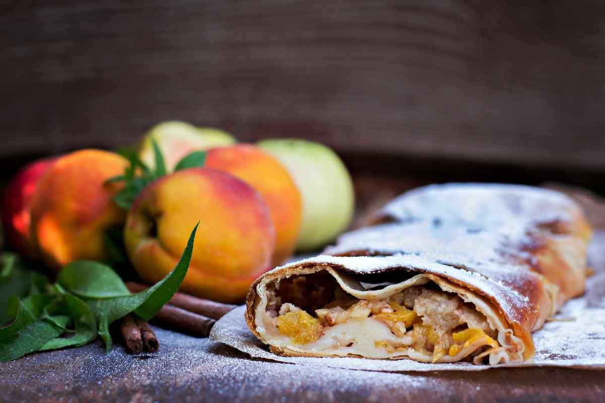 strudel di pesche e pesche frutta